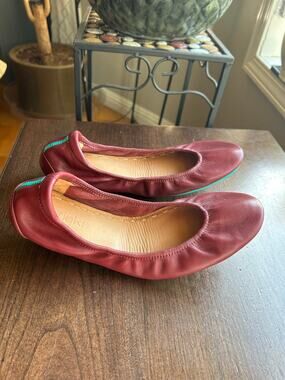 Burgundy Red Tieks ballet flats women’s size 9 EUC